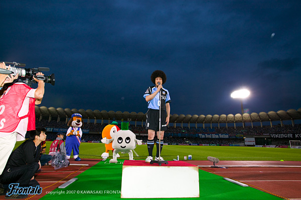 今日の始球式はスキマスイッチ 常田真太郎さん